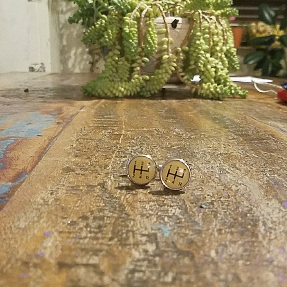 Cuff link shift pattern